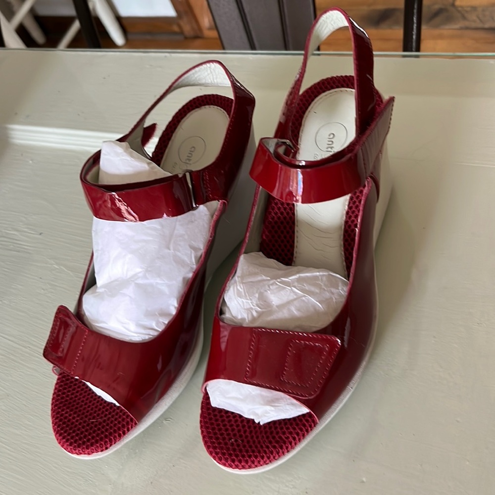 NWOT Easy spirit size 7.5 W antigravity sandals